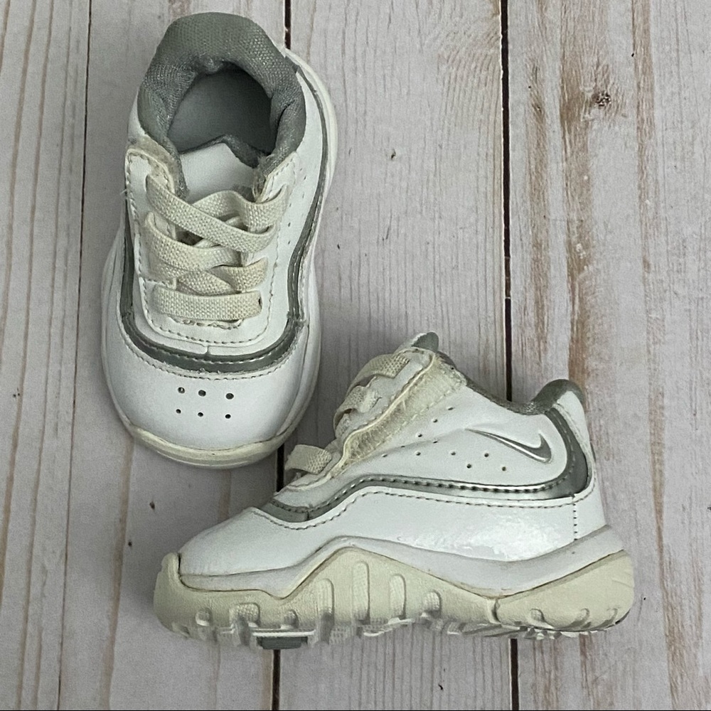 Nike 2008 White Silver Baby First Walker Sneaker Baby Size 2C